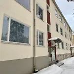 Huttu 2 - Ihqu Kaksio Mahtavalla Sijainnilla *